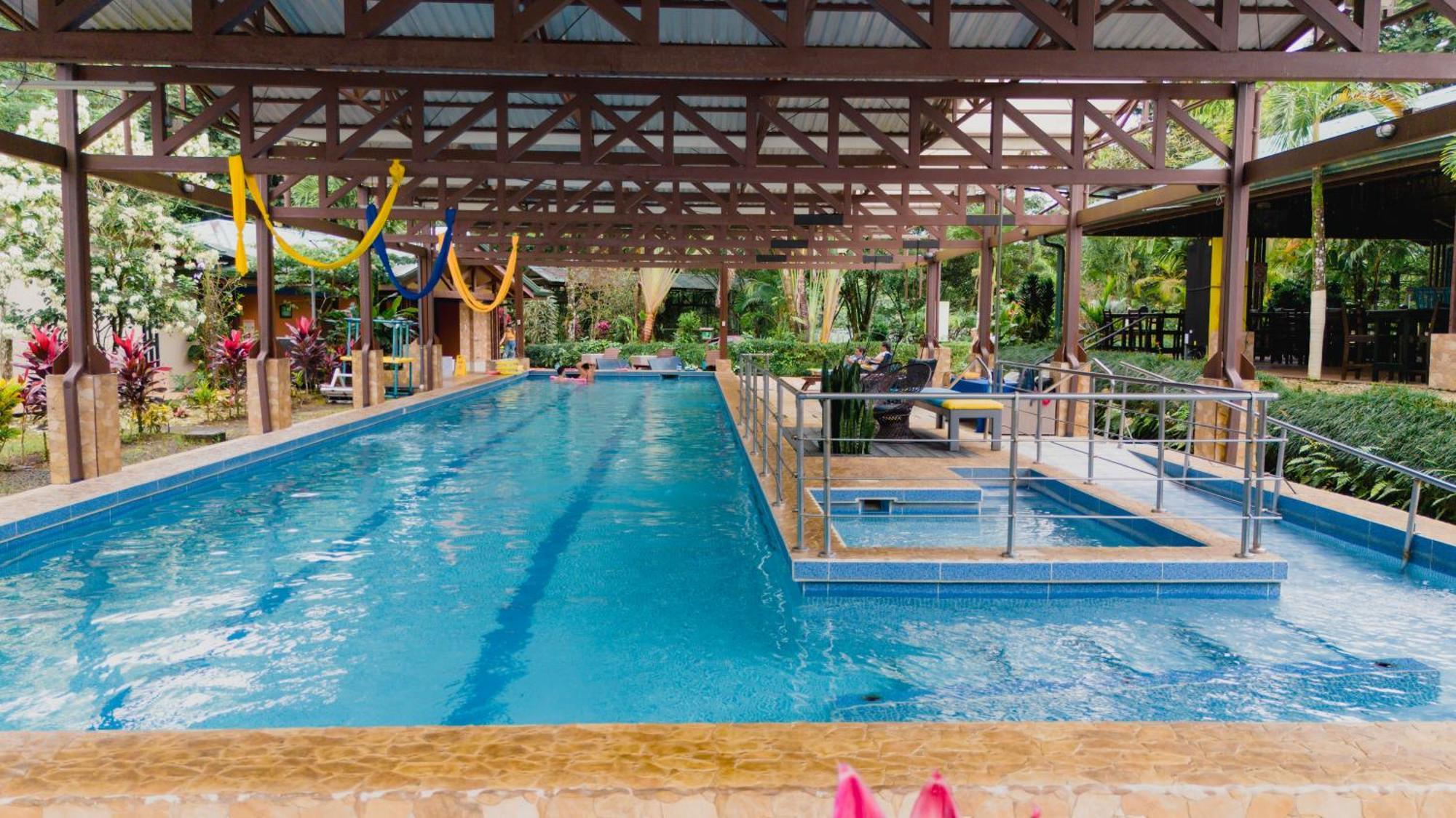 Avita Lodge Quesada  Екстер'єр фото