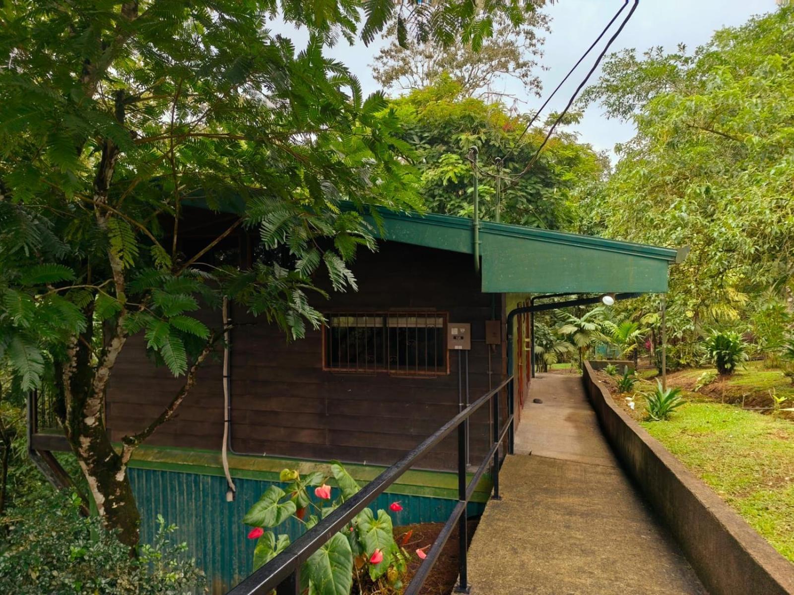 Avita Lodge Quesada  Екстер'єр фото