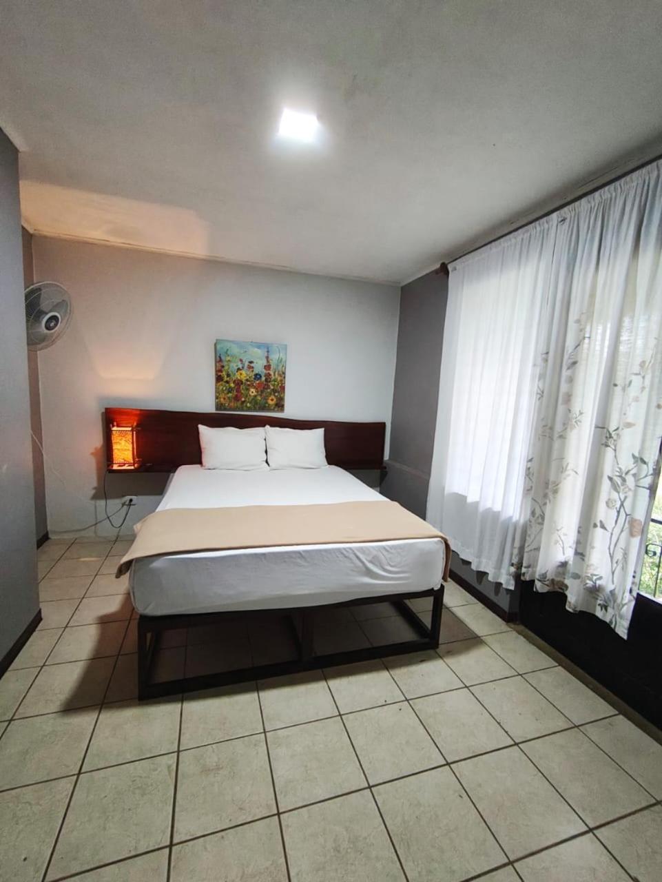 Avita Lodge Quesada  Екстер'єр фото